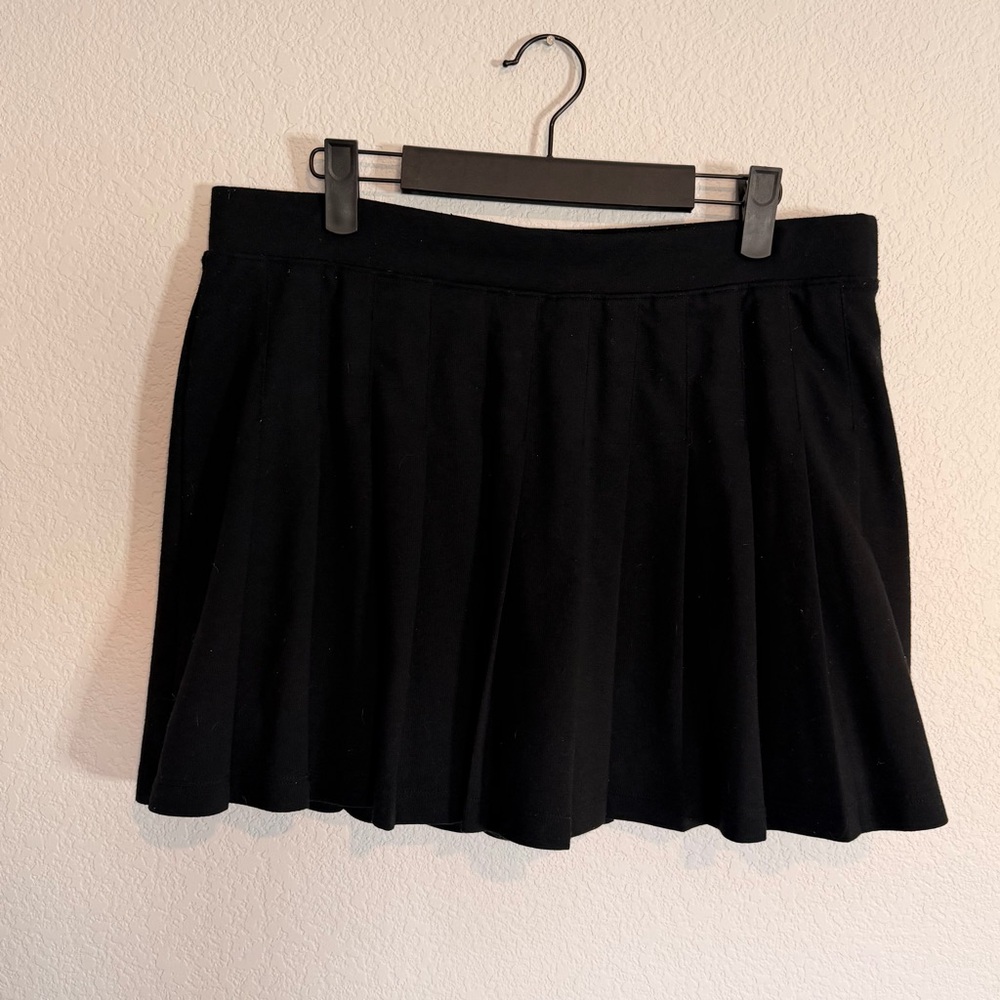 PINK Victoria's Secret Black Pleated Skirt